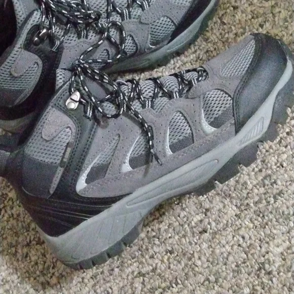 Khombu brand Men's Hiking Boots - Picture 6 of 8